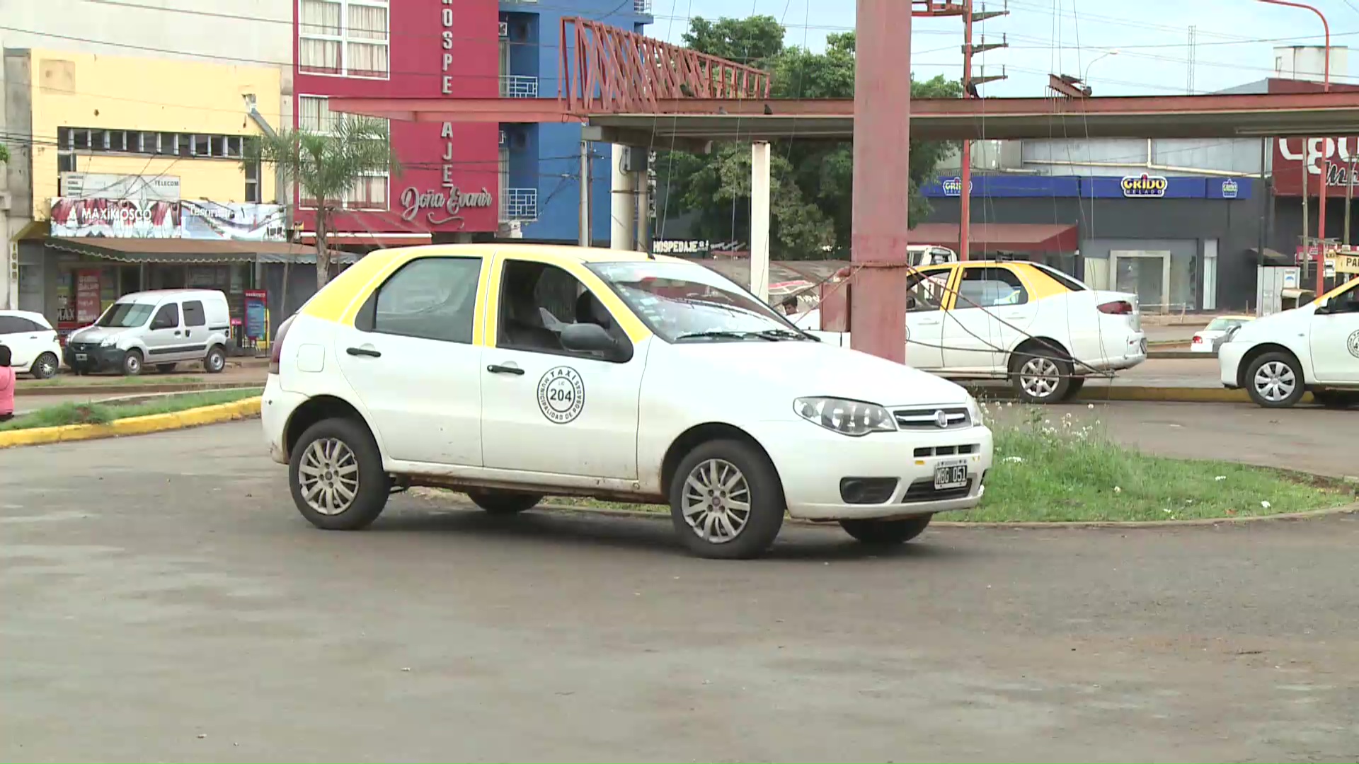 Taxistas en situación crítica por problemas del toque de andén