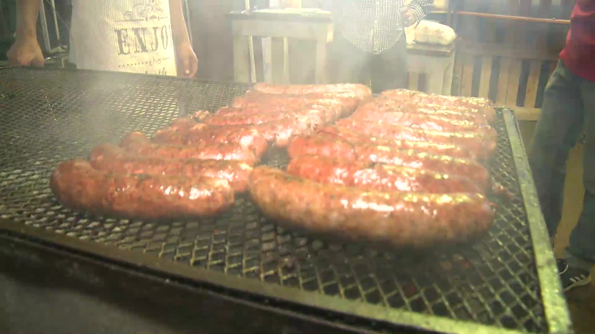 Patio de comida y cerveza artesanal: cocina misionera mundial 