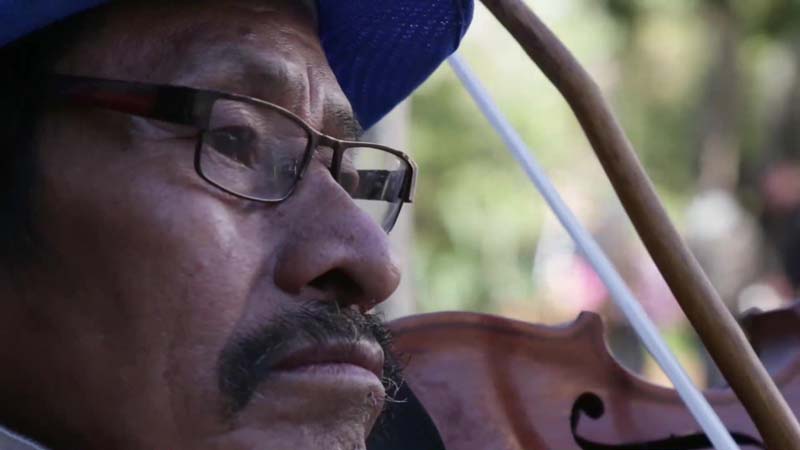 Tras 45 años de tocar el violín, "Geniolito" recuerda cómo empezó su pasión