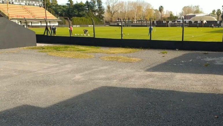 Fútbol: Deportivo Riestra violó la cuarentena y volvió a los entrenamientos