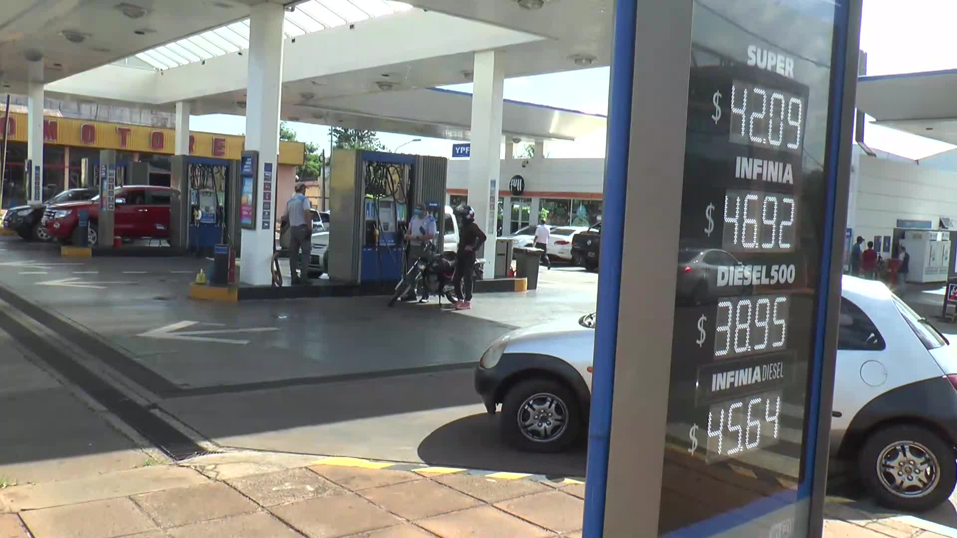 Aumentaron precio de los combustibles: Shell aumentó 2.09%, YPF 1,6%