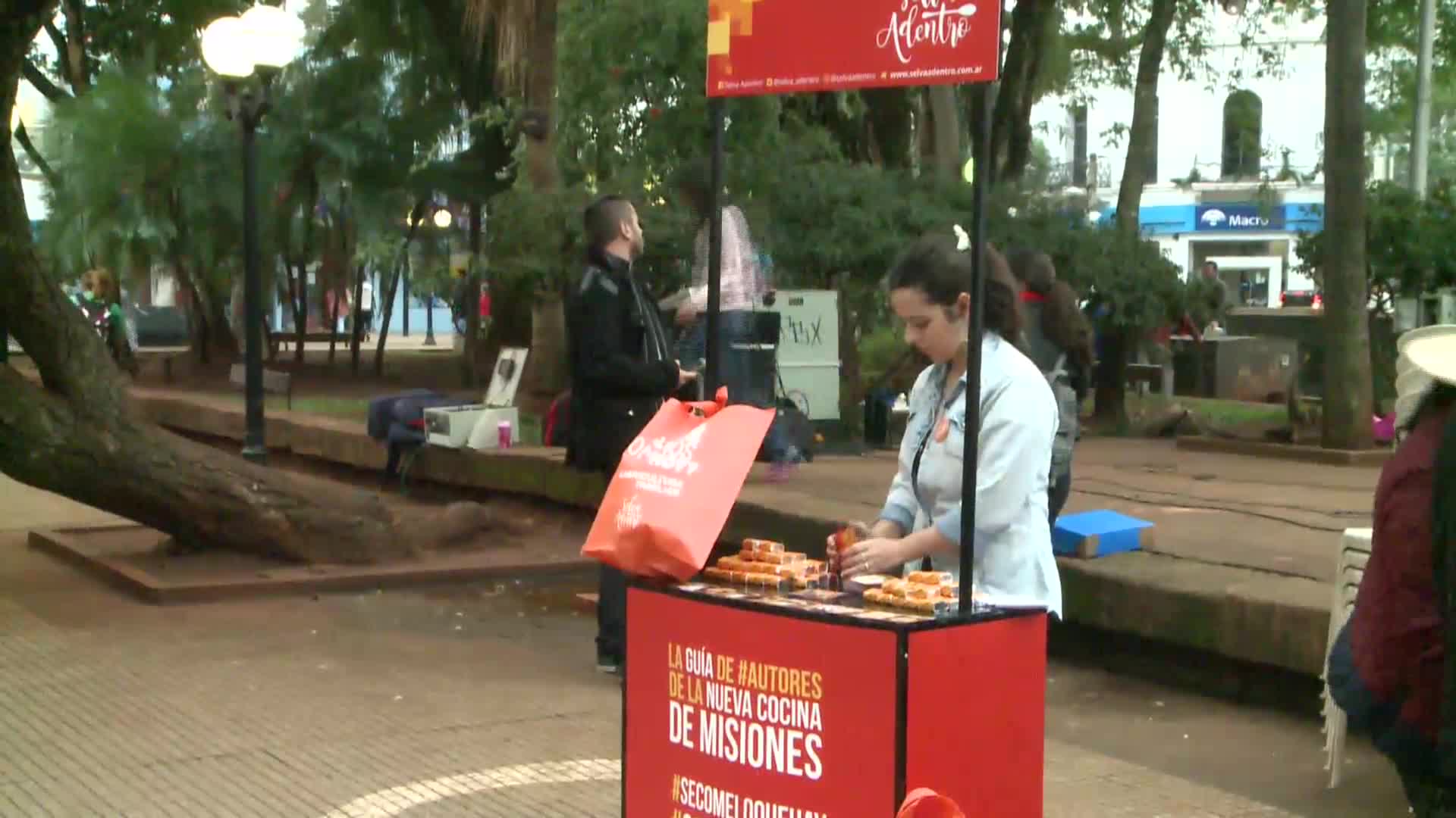 Plaza dulce en la 9 de Julio: feriantes ofrecieron productos orgánicos de consumo