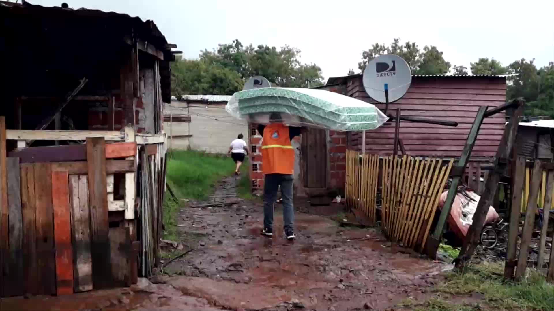 Torrencial lluvia afectó a barrios de Posadas por el volúmen de agua caída
