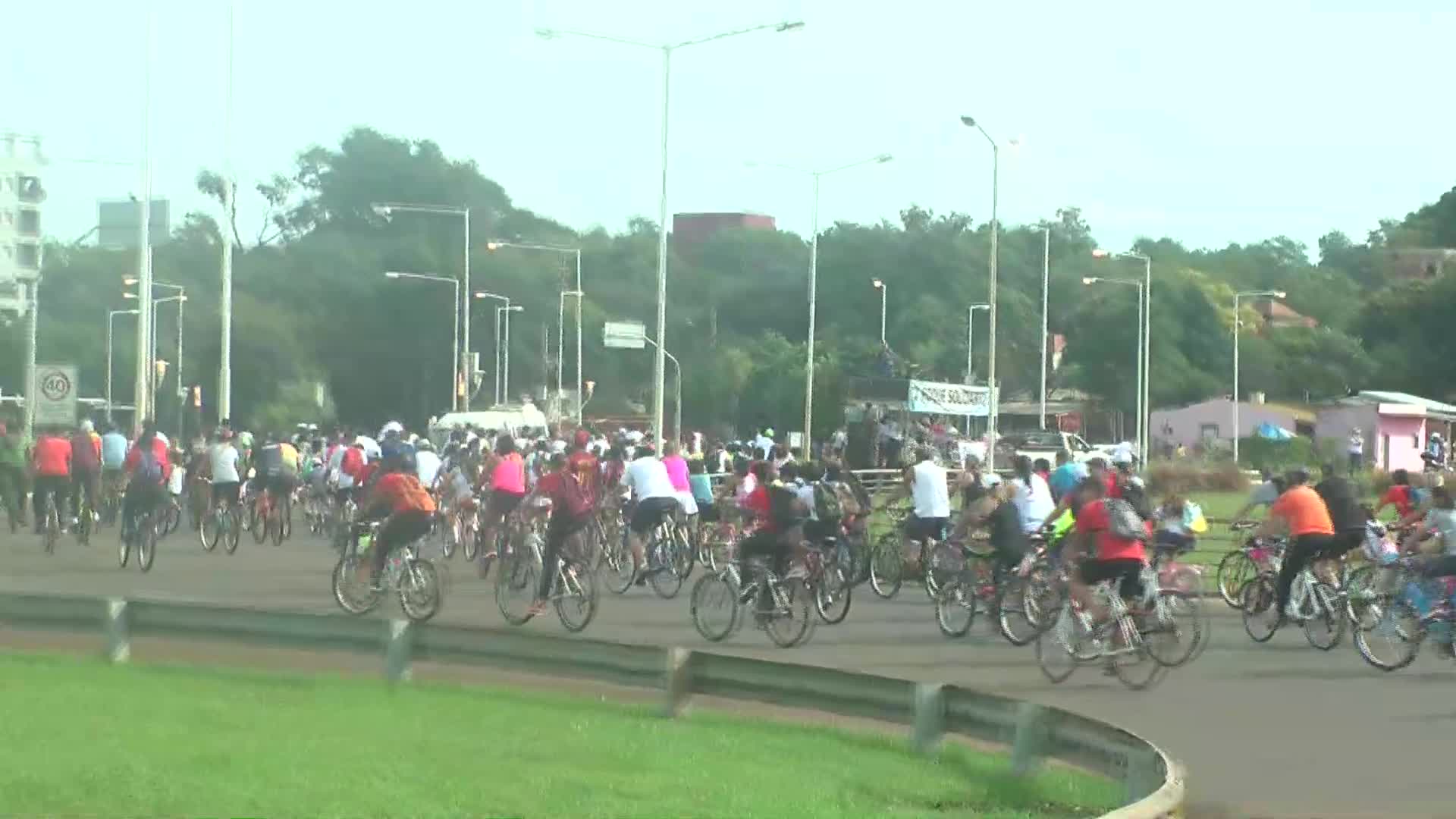 Bicicleteada solidaria del Colegio Roque González