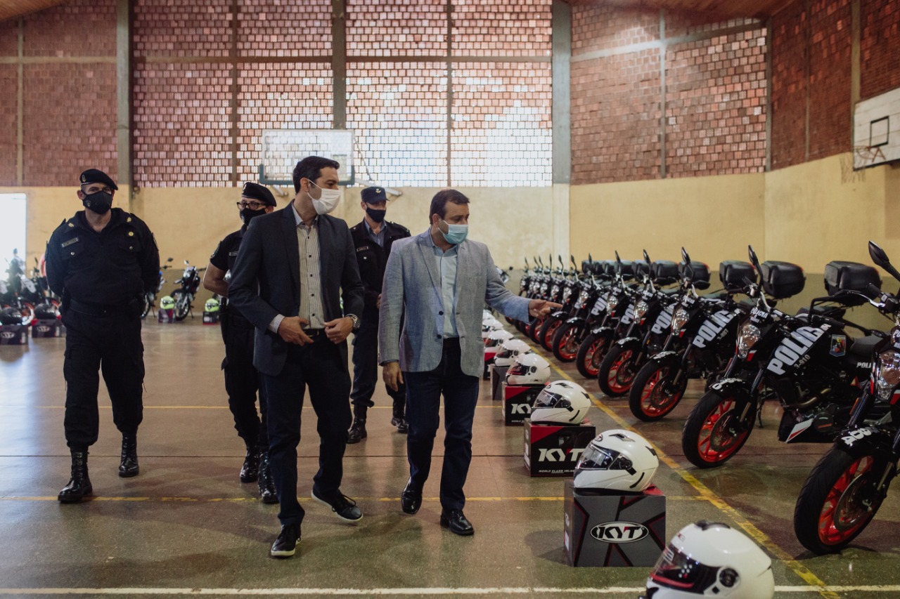 06 10 2020 OHA entregó 50 motocicletas para la Policía de Misiones 1