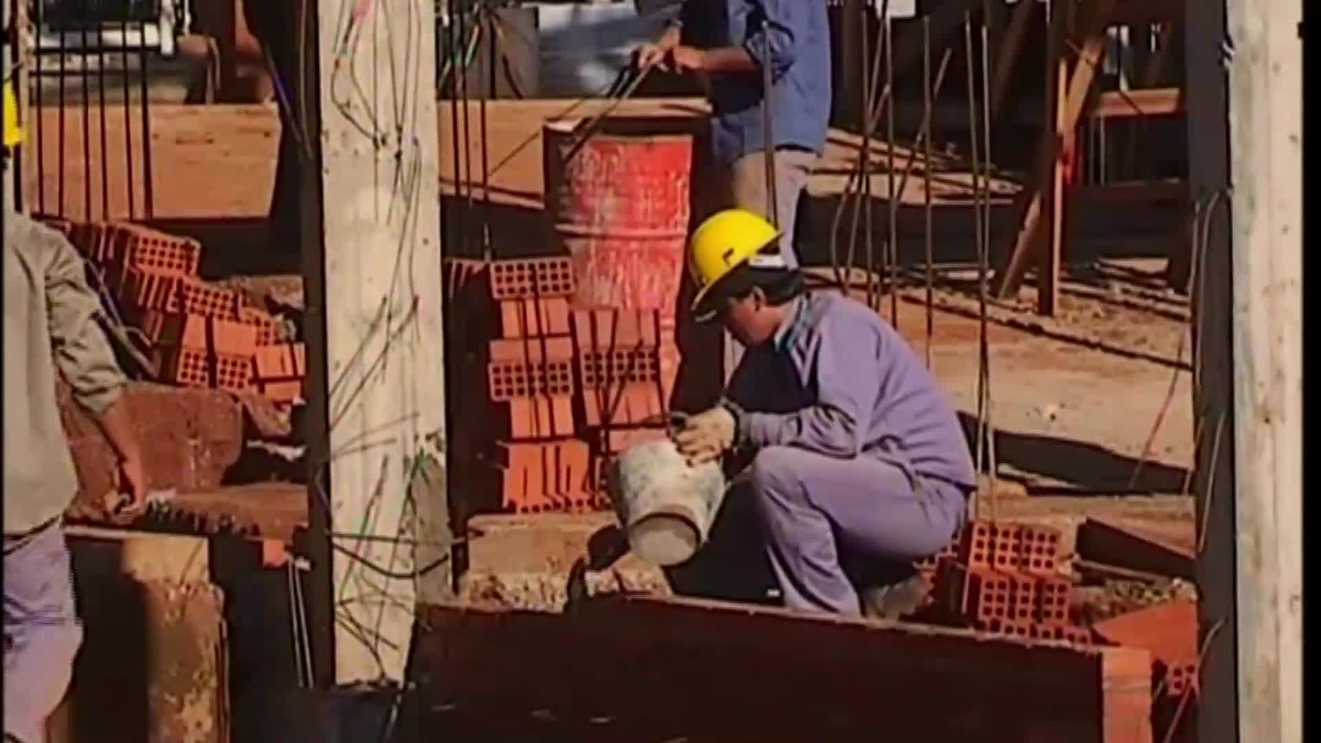 Efectos de la devaluación: cae el empleo registrado de obreros de la construcción