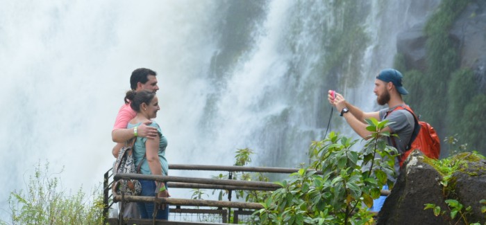 Cataratas del Iguazú Turistas 700x325