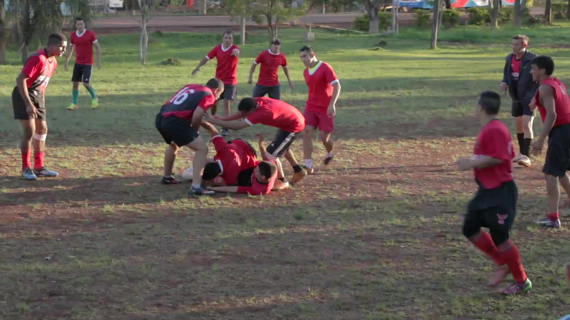 Tackleando muros: 70 internos conforman el equipo de rugby "Los Toros"