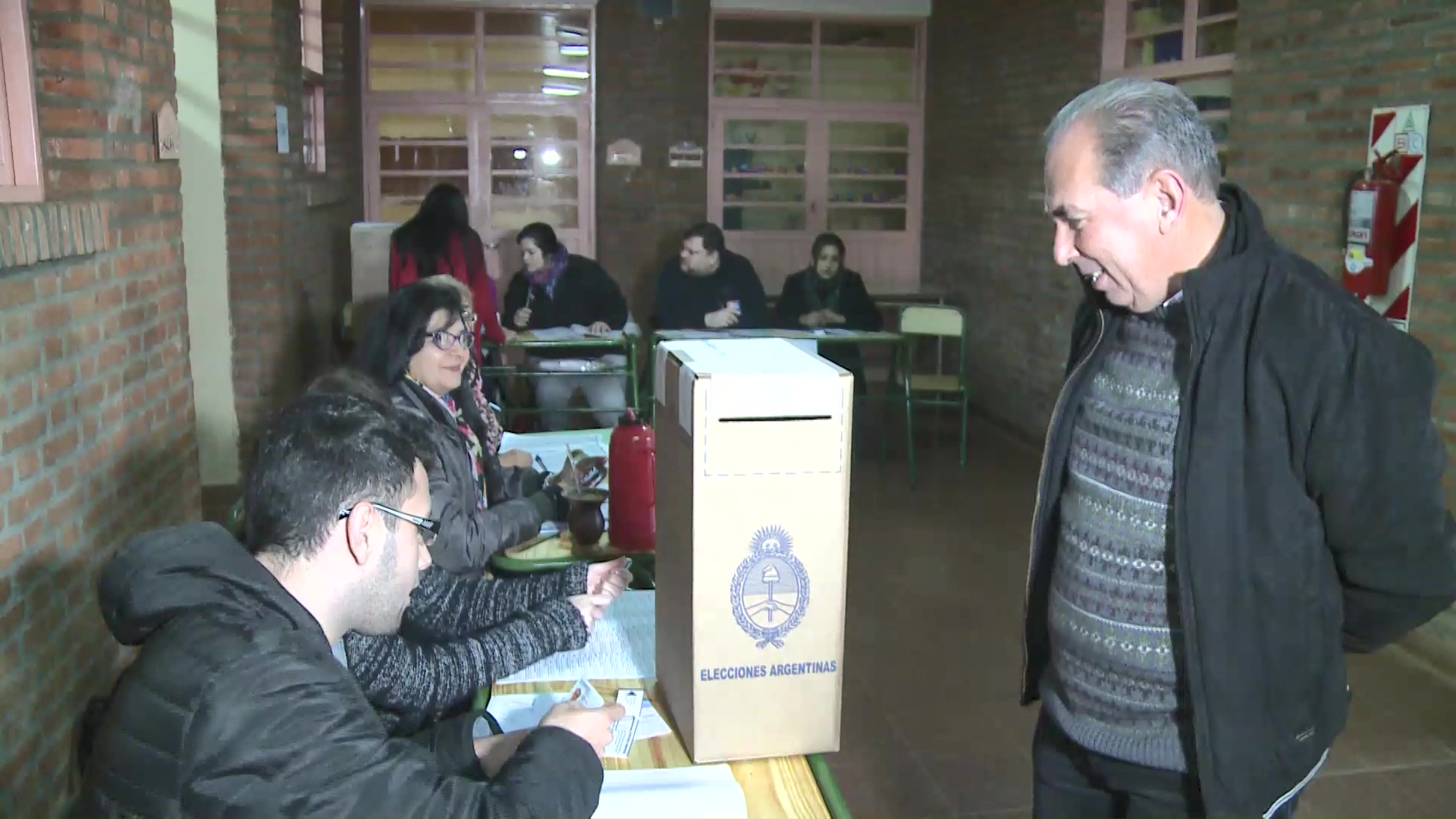 Misiones Vota: El intendente electo de Posadas Leonardo Stelatto votó es la Escuela Especial N°10