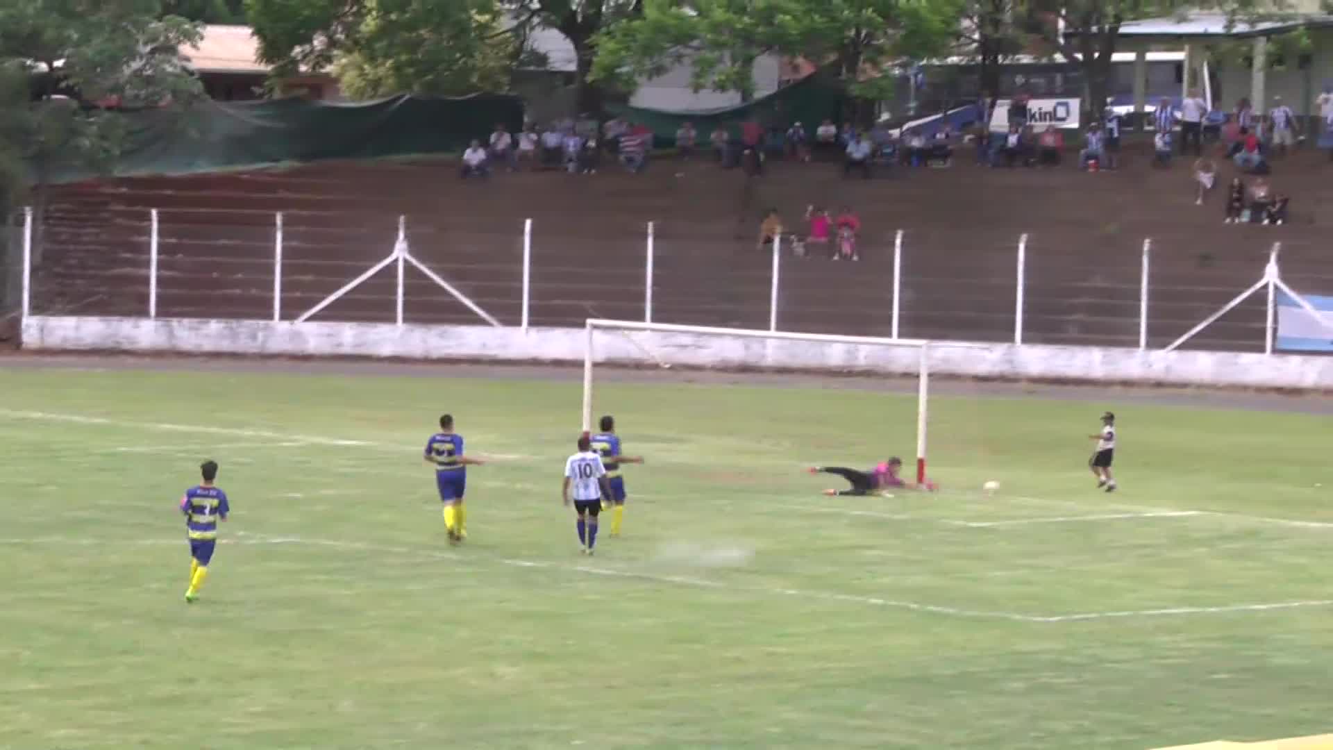 Fútbol UMIFU: Csyd Jardín América se quedó con la primera final ante Iguazú