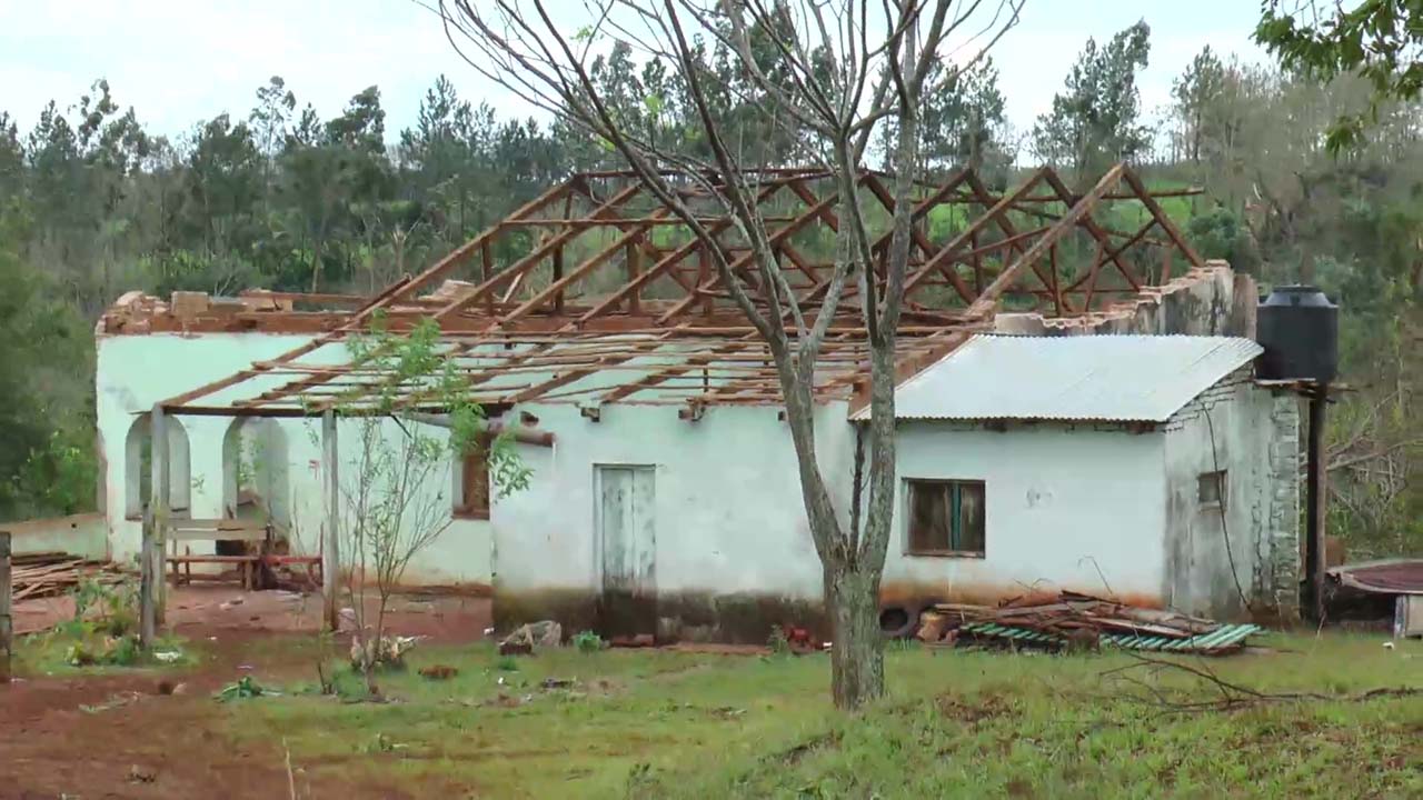 Un colono perdió su casa y su producción de tabaco a consecuencia del temporal