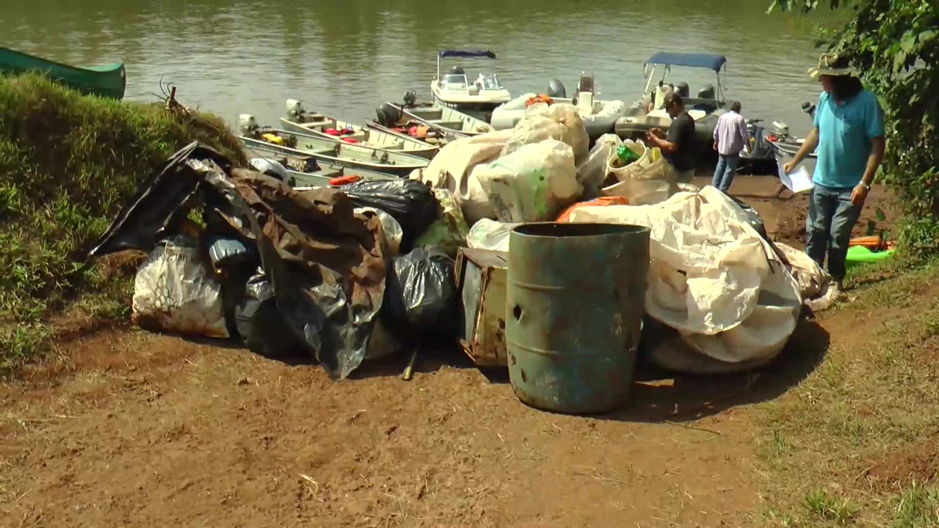 Limpieza del rio uruguay: retiraron 5 toneladas de residuos