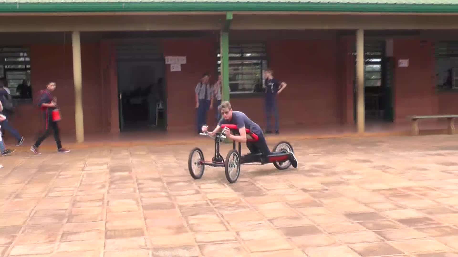 EPET 3  de Oberá: alumnos crearon un triciclo ortopédico para personas con discapacidad motriz inferior