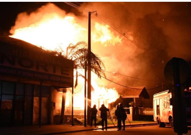 Voraz incendio en Eco Madera provocó pérdidas totales