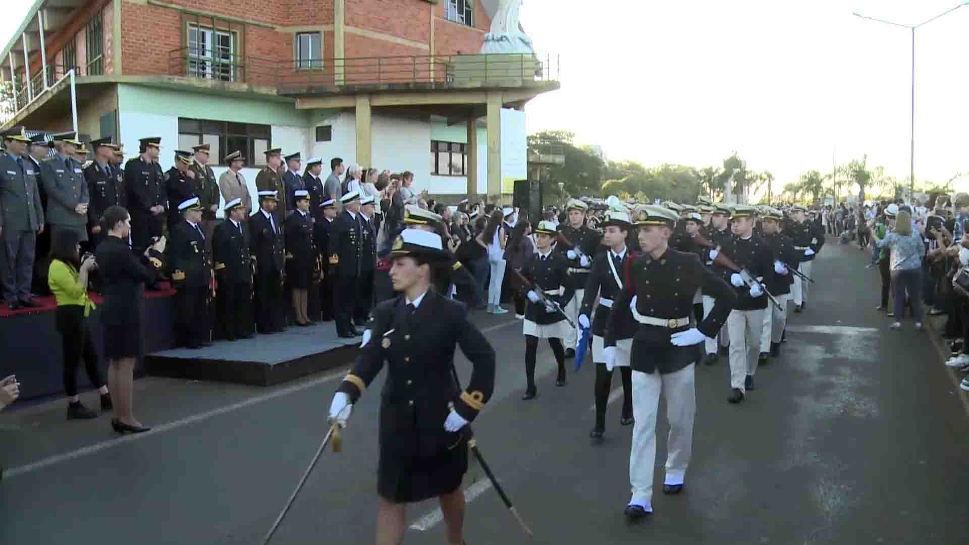 205 años de la Armada: desfile en la Costanera de Posadas