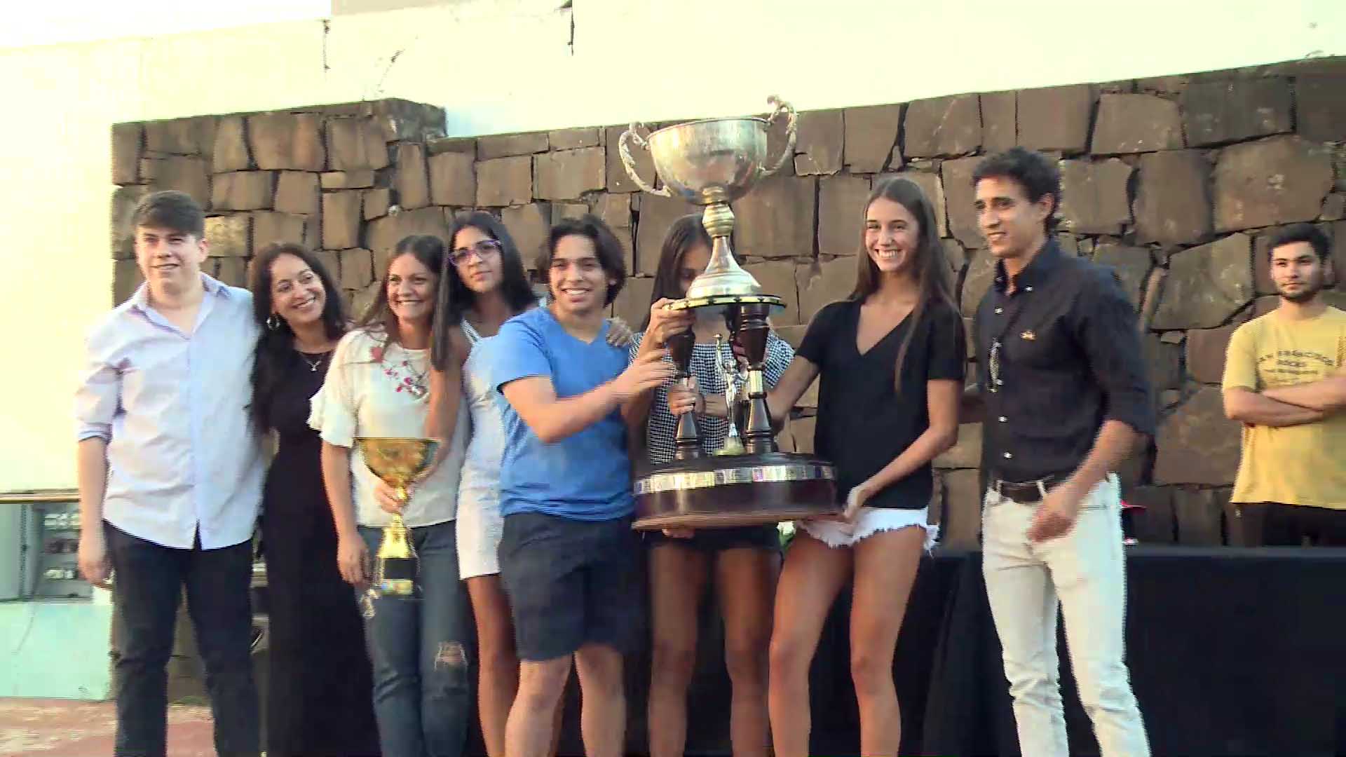 Estudiantina: APES entregó trofeos a colegios ganadores