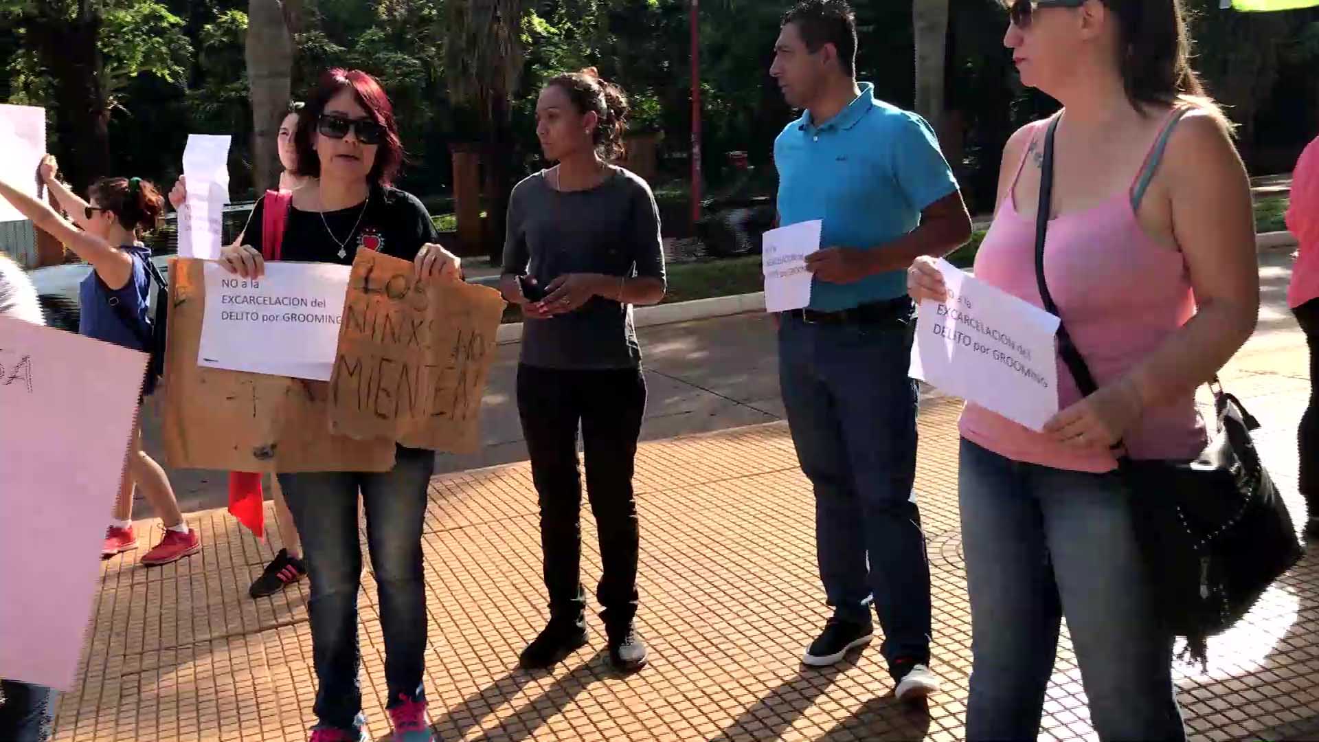 Protesta en Iguazú: acusado de grooming sigue en contacto con menores