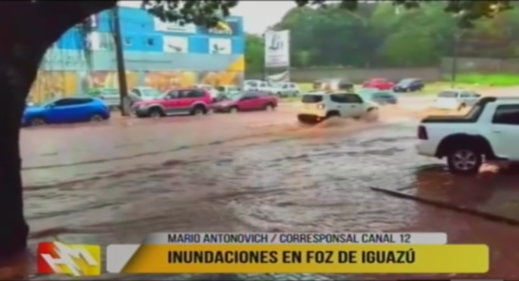Abundantes lluvias provocan inundaciones en Foz de Iguazu, Brasil