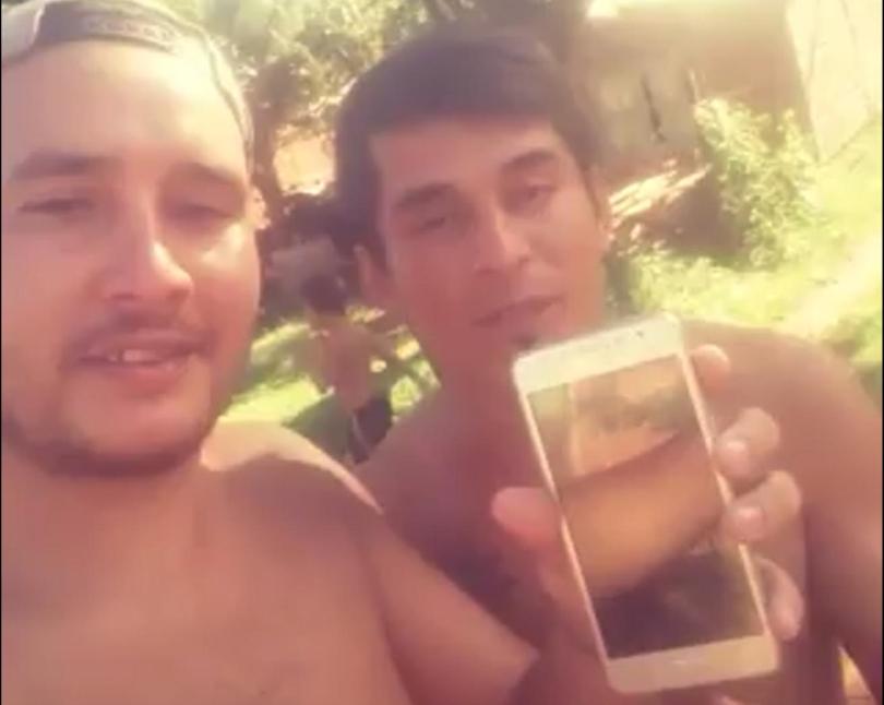 Dos jóvenes devolvieron un celular y se volvieron viral