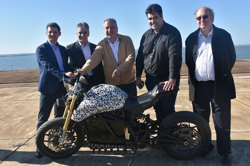 Parque Industrial: probaron la moto eléctrica que se fabricará en Misiones