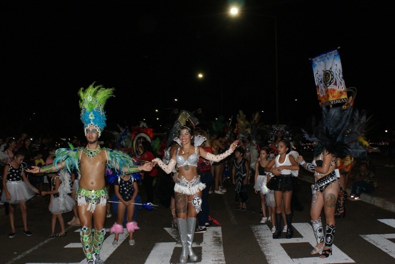 A puro ritmo comenzó el carnaval del Río Posadas 2020