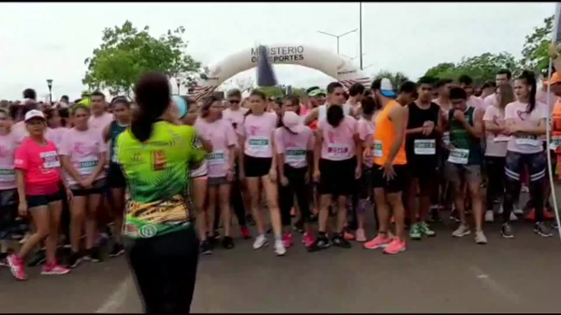 Maratón rosa en la costanera de Posadas