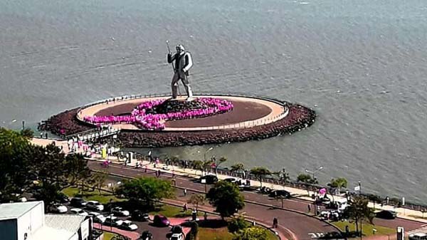 Lucha contra el cáncer de mama: una marea rosa copó la costanera de Posadas