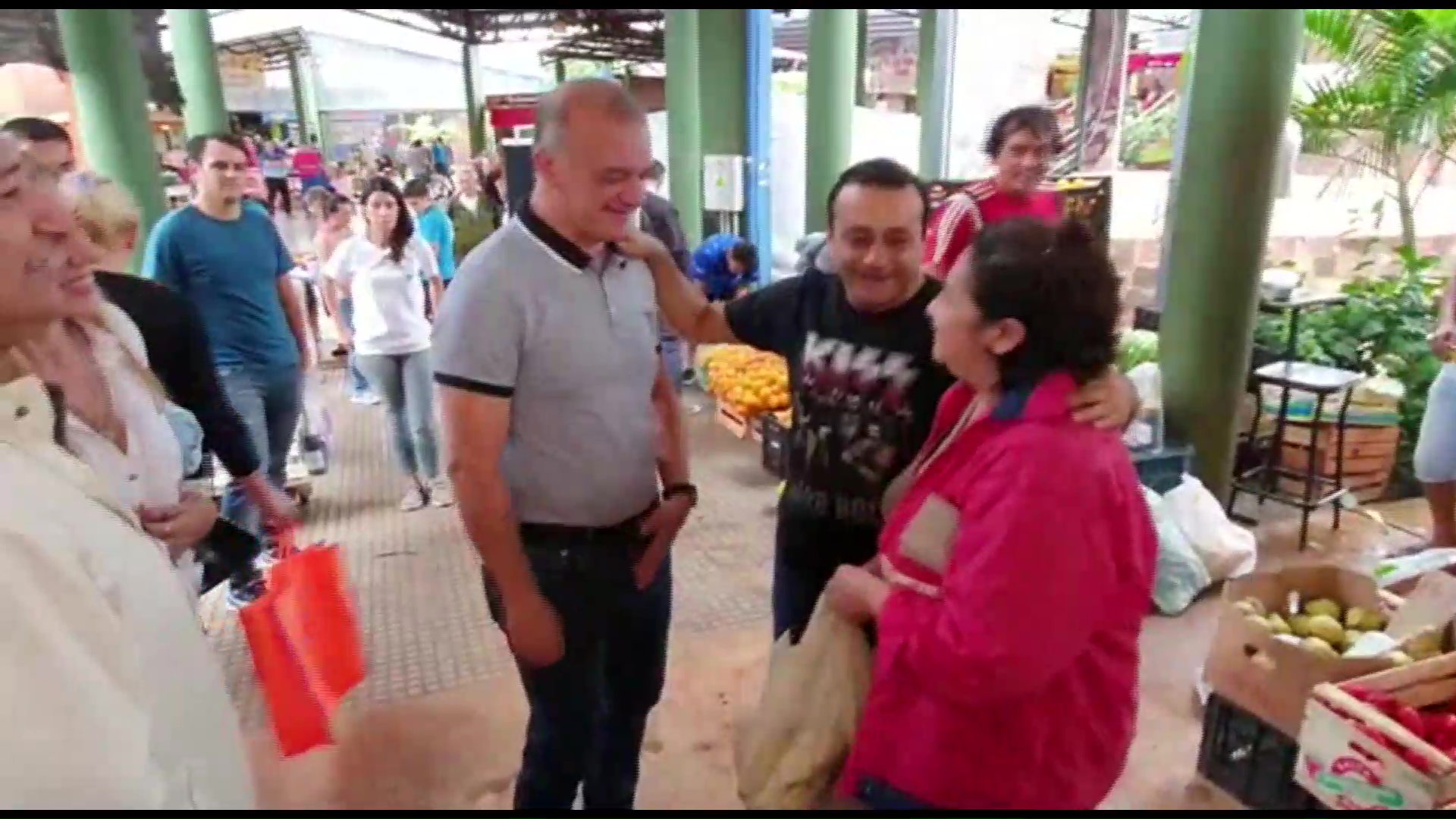 Posadas: Herrera Ahuad entregó kits navideños en el Mercado Concentrador