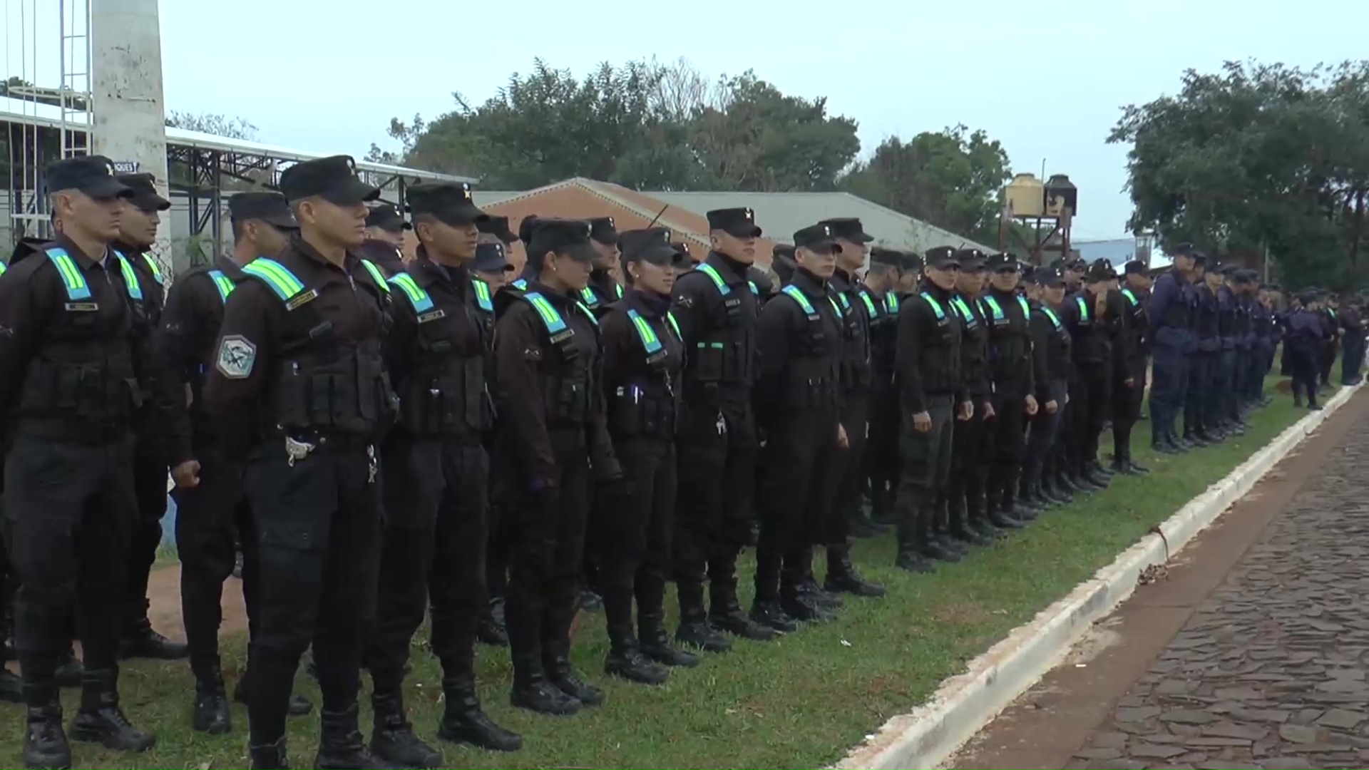 400 policías recorrieron barrios de la zona Sur de Posadas
