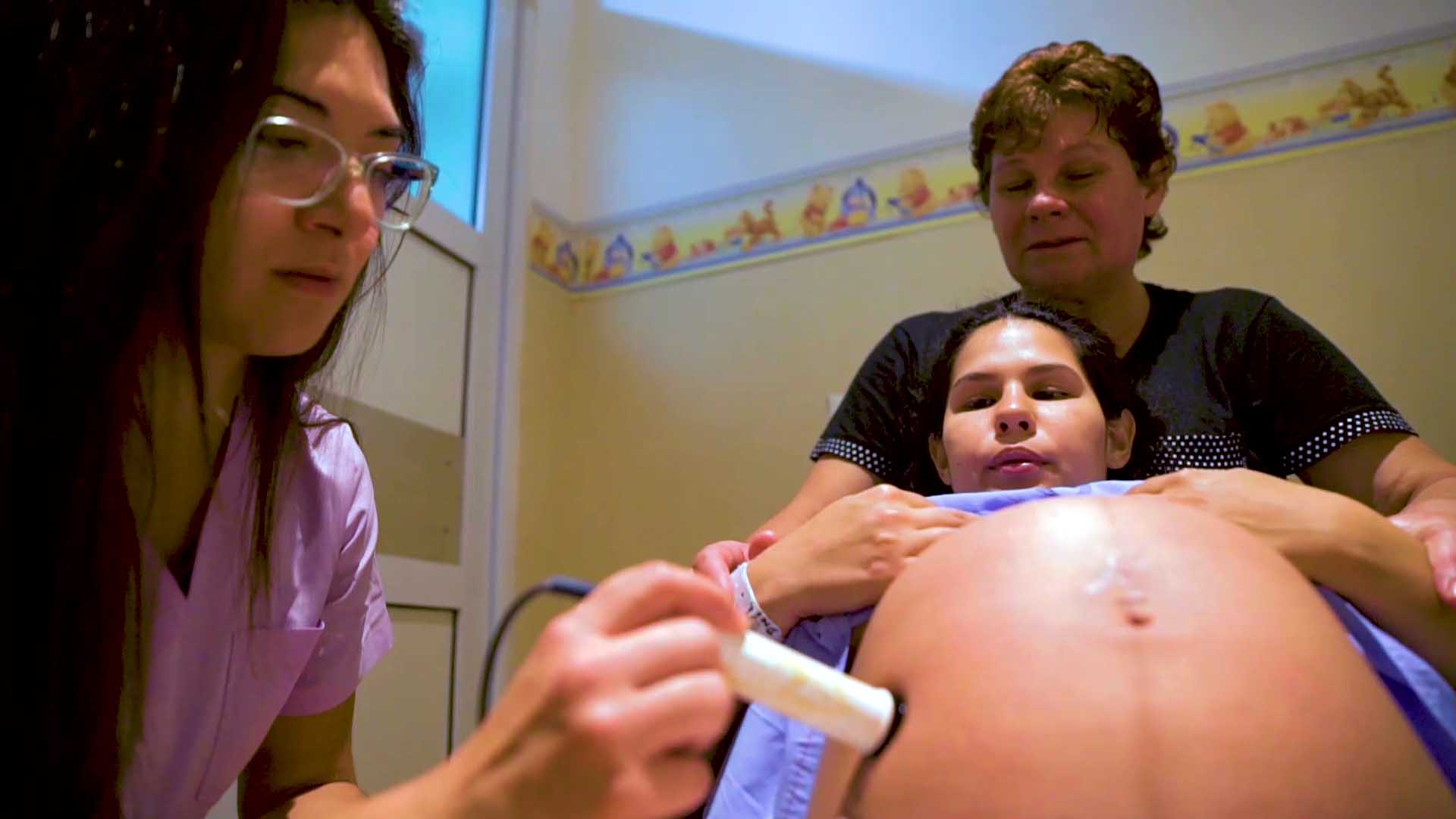 El oficio de partera: actualizaron la ley de obstetricia