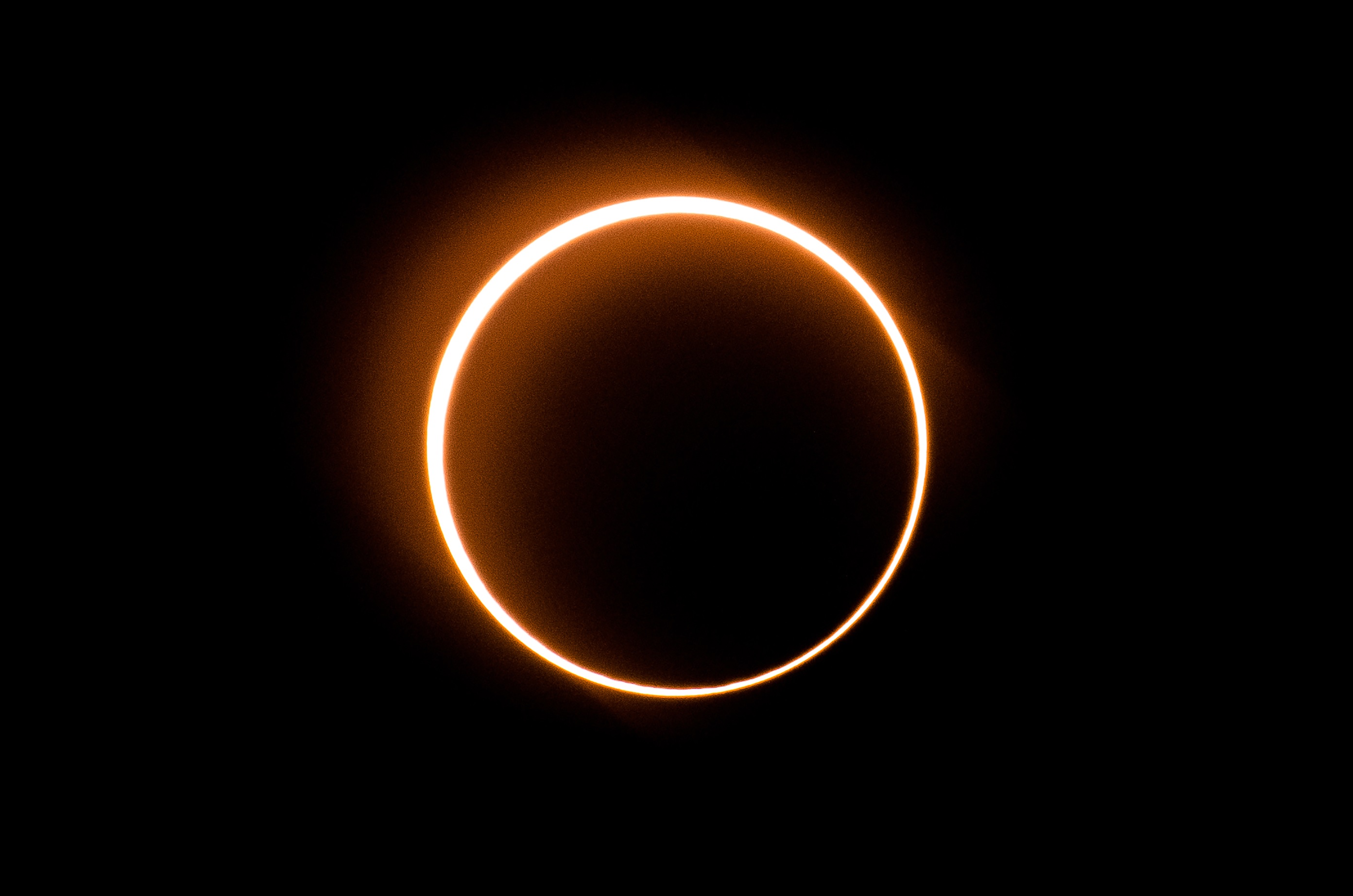 El último eclipse del año mostró un impactante “anillo de fuego”
