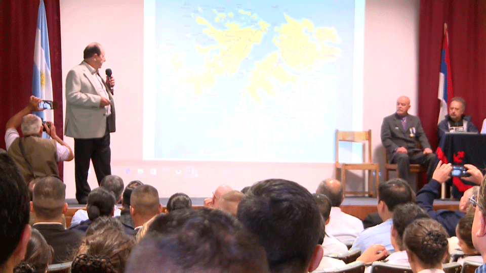 La verdad sobre la guerra de Malvinas, en una charla abierta realizada en el Liceo Storni