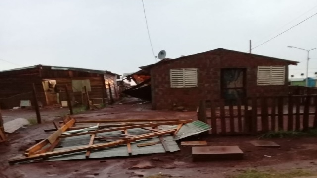 93 familias sufrieron el paso del temporal en Posadas