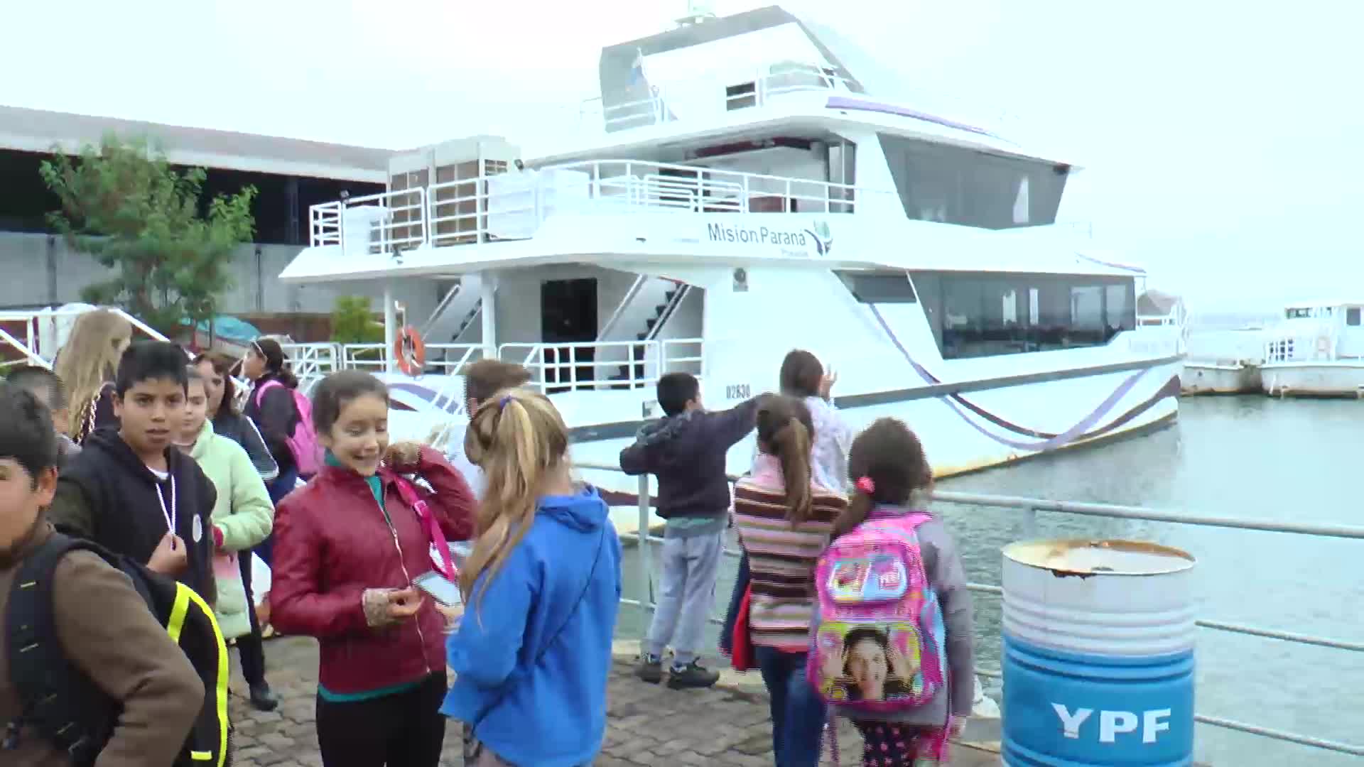 Conciendo Posadas desde el río: alumnos de Campo Grande realizaron paseo en el catamarán